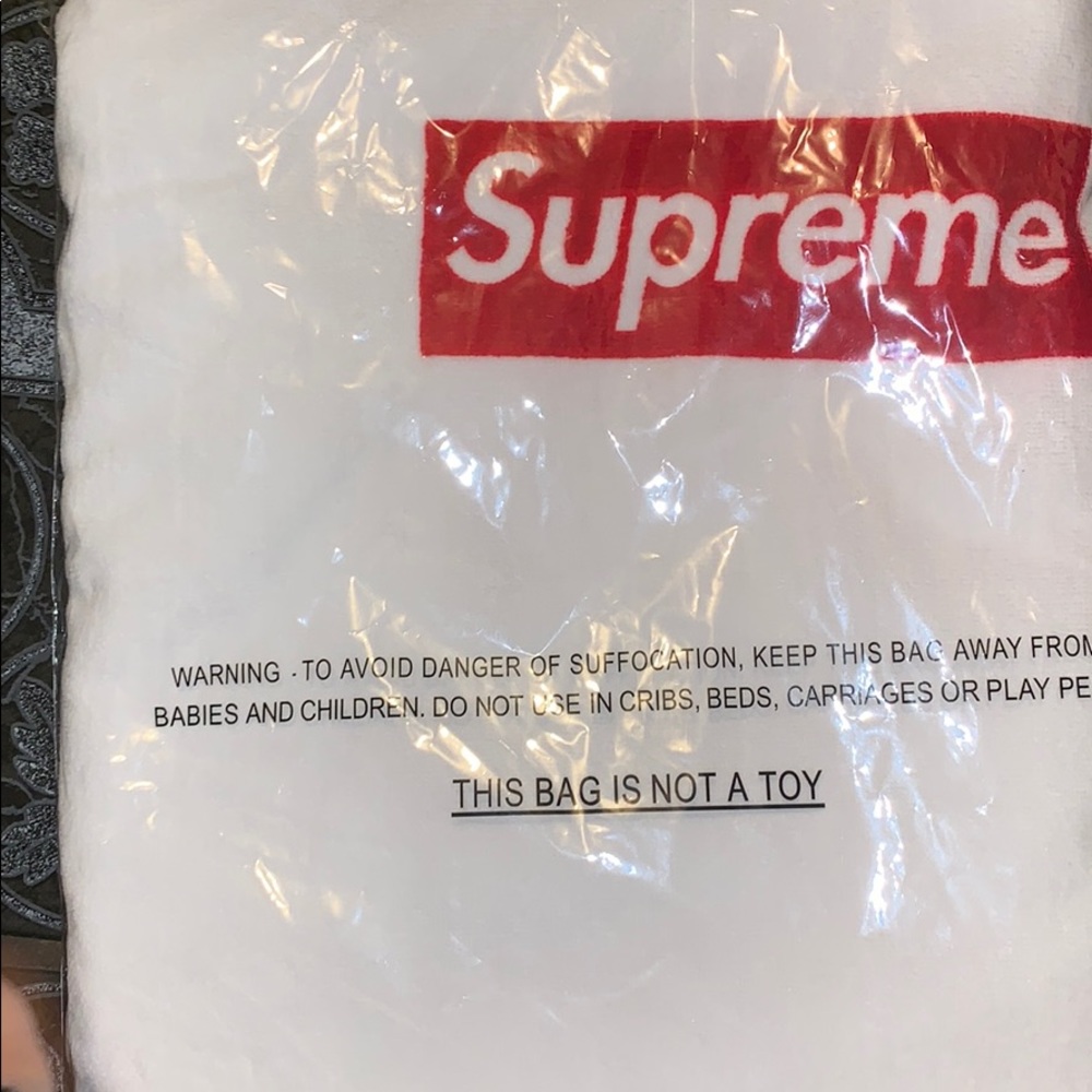 ‼️MAKE A REASONABLE OFFER‼️ Supreme Beach Towel